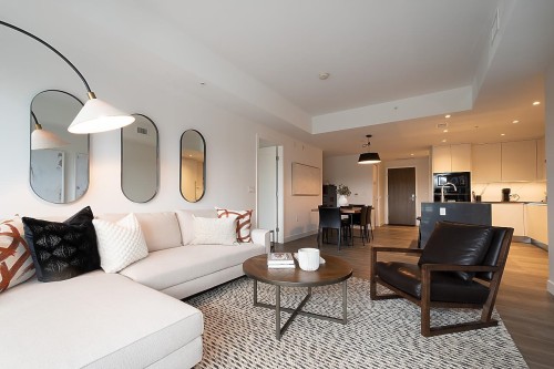 201-717 17Th Avenue W, Vancouver, BC - Indoor Photo Showing Living Room