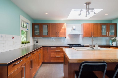 29 Croker Island E, North Vancouver, BC - Indoor Photo Showing Kitchen