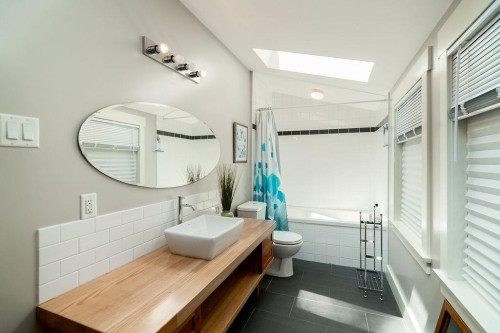 29 Croker Island E, North Vancouver, BC - Indoor Photo Showing Bathroom
