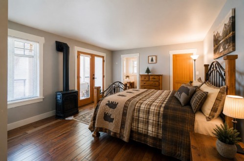 29 Croker Island E, North Vancouver, BC - Indoor Photo Showing Bedroom