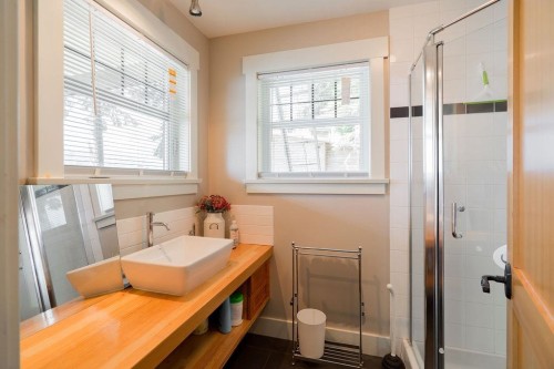 29 Croker Island E, North Vancouver, BC - Indoor Photo Showing Bathroom