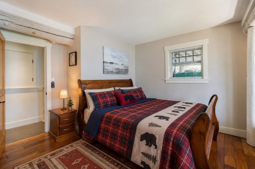 29 Croker Island E, North Vancouver, BC - Indoor Photo Showing Bedroom