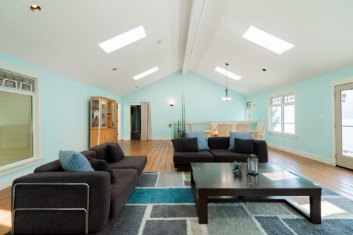 29 Croker Island E, North Vancouver, BC - Indoor Photo Showing Living Room