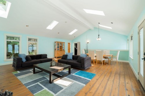 29 Croker Island E, North Vancouver, BC - Indoor Photo Showing Living Room