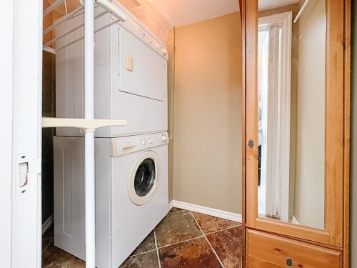 North Vancouver, BC - Indoor Photo Showing Laundry Room