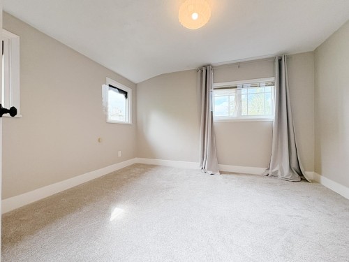 North Vancouver, BC - Indoor Photo Showing Other Room