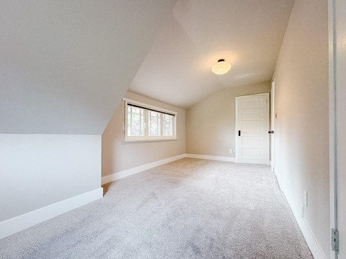 North Vancouver, BC - Indoor Photo Showing Other Room