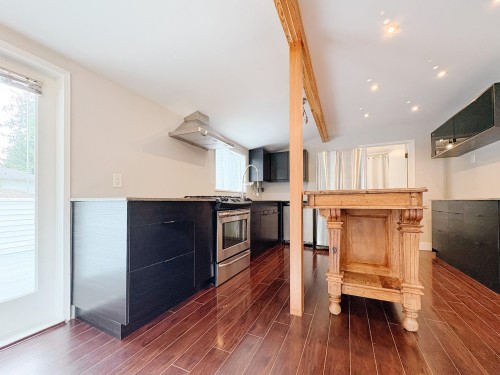 North Vancouver, BC - Indoor Photo Showing Kitchen