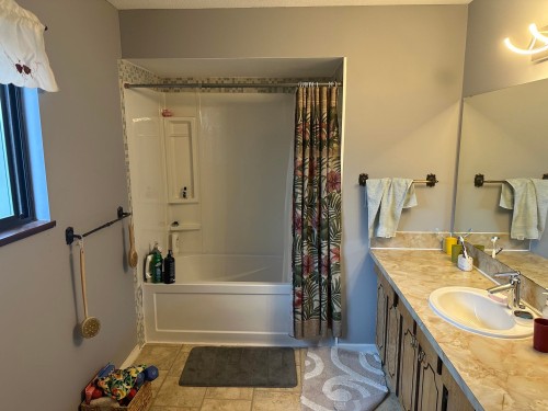 1902 Taylor Street, Port Coquitlam, BC - Indoor Photo Showing Bathroom