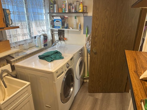 1902 Taylor Street, Port Coquitlam, BC - Indoor Photo Showing Laundry Room