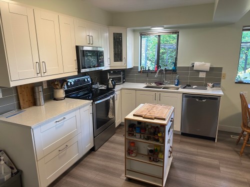 1902 Taylor Street, Port Coquitlam, BC - Indoor Photo Showing Kitchen With Double Sink
