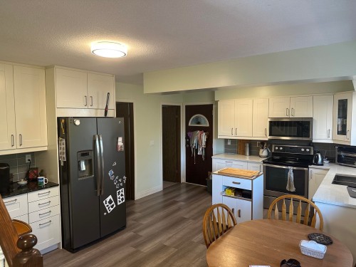1902 Taylor Street, Port Coquitlam, BC - Indoor Photo Showing Kitchen