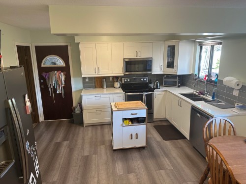 1902 Taylor Street, Port Coquitlam, BC - Indoor Photo Showing Kitchen With Double Sink