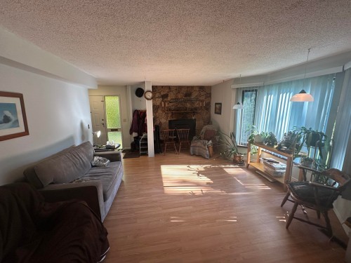 1902 Taylor Street, Port Coquitlam, BC - Indoor Photo Showing Living Room With Fireplace