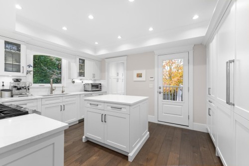 3095 5Th Avenue W, Vancouver, BC - Indoor Photo Showing Kitchen