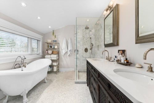 3095 5Th Avenue W, Vancouver, BC - Indoor Photo Showing Bathroom