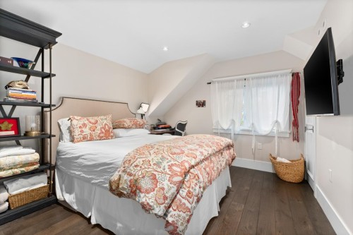 3095 5Th Avenue W, Vancouver, BC - Indoor Photo Showing Bedroom