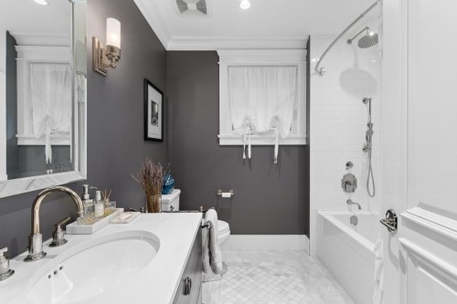 3095 5Th Avenue W, Vancouver, BC - Indoor Photo Showing Bathroom
