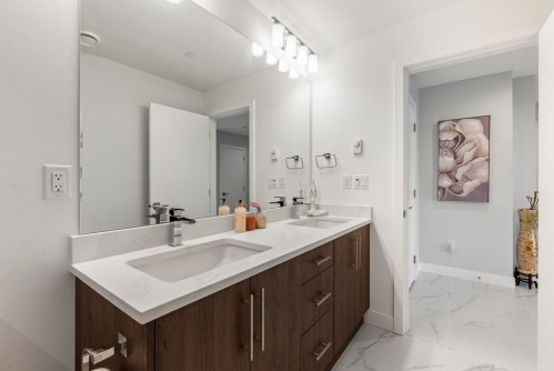 405-11703 Fraser Street, Maple Ridge, BC - Indoor Photo Showing Bathroom