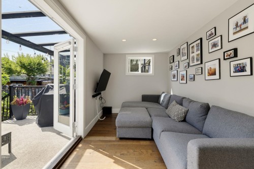 268 Nanaimo Street N, Vancouver, BC - Indoor Photo Showing Living Room