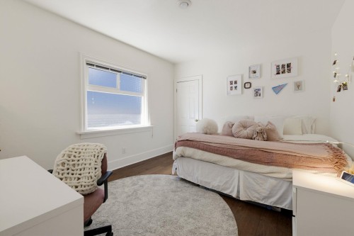 268 Nanaimo Street N, Vancouver, BC - Indoor Photo Showing Bedroom
