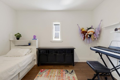 268 Nanaimo Street N, Vancouver, BC - Indoor Photo Showing Bedroom