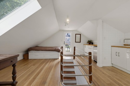 268 Nanaimo Street N, Vancouver, BC - Indoor