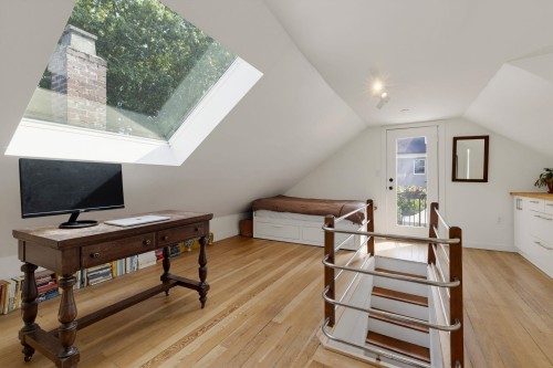 268 Nanaimo Street N, Vancouver, BC - Indoor