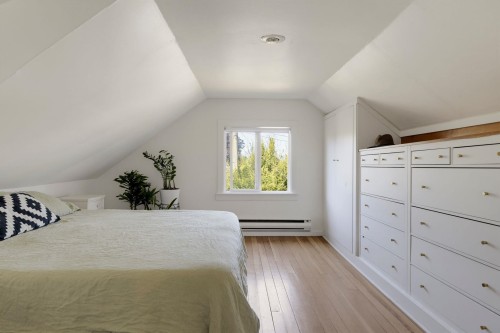 268 Nanaimo Street N, Vancouver, BC - Indoor Photo Showing Bedroom