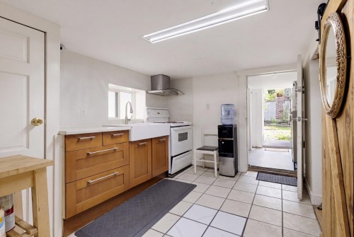 268 Nanaimo Street N, Vancouver, BC - Indoor Photo Showing Kitchen