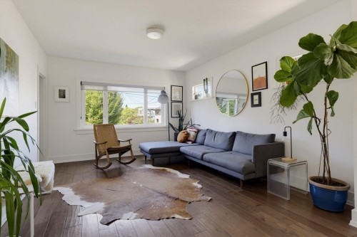 268 Nanaimo Street N, Vancouver, BC - Indoor Photo Showing Living Room