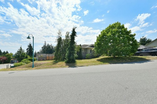 6317 Samron Road, Sechelt, BC - Outdoor