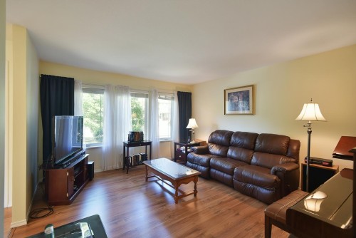 6317 Samron Road, Sechelt, BC - Indoor Photo Showing Living Room