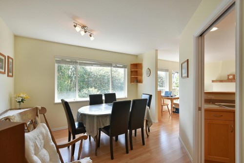 6317 Samron Road, Sechelt, BC - Indoor Photo Showing Dining Room