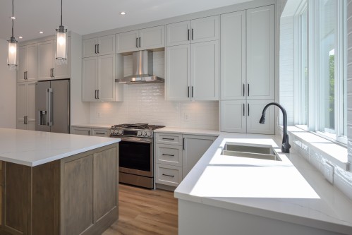 4884 42A Avenue, Delta, BC - Indoor Photo Showing Kitchen With Double Sink With Upgraded Kitchen