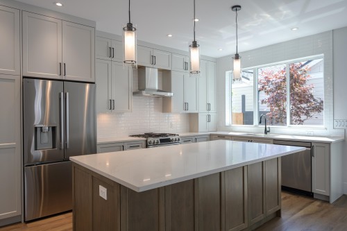 4884 42A Avenue, Delta, BC - Indoor Photo Showing Kitchen With Stainless Steel Kitchen With Upgraded Kitchen