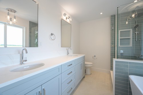 4884 42A Avenue, Delta, BC - Indoor Photo Showing Bathroom
