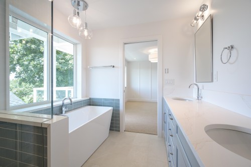 4884 42A Avenue, Delta, BC - Indoor Photo Showing Bathroom