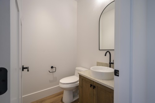 4884 42A Avenue, Delta, BC - Indoor Photo Showing Bathroom