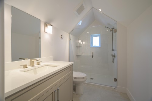 4884 42A Avenue, Delta, BC - Indoor Photo Showing Bathroom