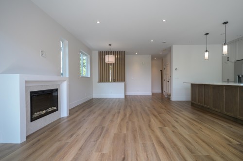 4884 42A Avenue, Delta, BC - Indoor Photo Showing Living Room With Fireplace
