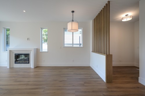 4884 42A Avenue, Delta, BC - Indoor With Fireplace