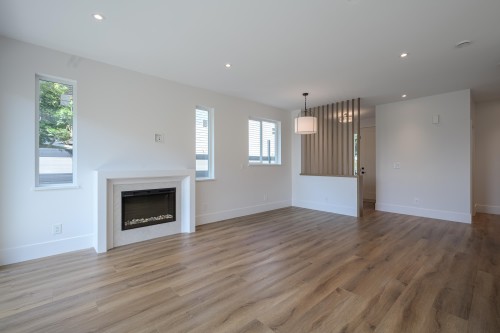 4884 42A Avenue, Delta, BC - Indoor Photo Showing Living Room With Fireplace