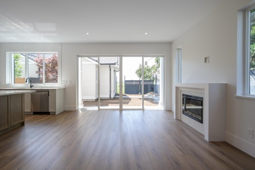 4884 42A Avenue, Delta, BC - Indoor With Fireplace