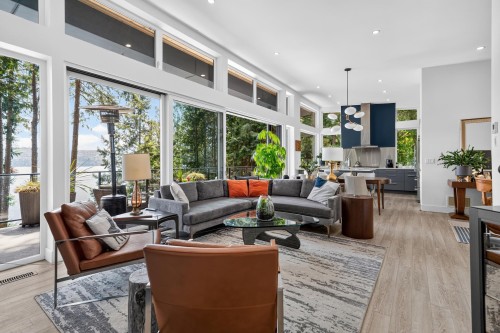 6043 Coracle Drive, Sechelt, BC - Indoor Photo Showing Living Room