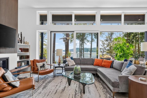 6043 Coracle Drive, Sechelt, BC - Indoor Photo Showing Living Room