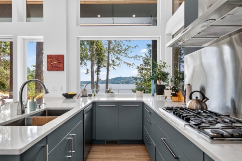 6043 Coracle Drive, Sechelt, BC - Indoor Photo Showing Kitchen With Double Sink With Upgraded Kitchen
