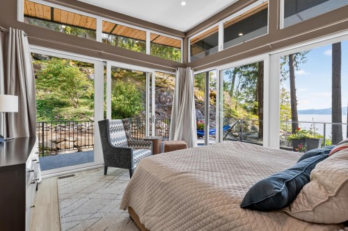 6043 Coracle Drive, Sechelt, BC - Indoor Photo Showing Bedroom