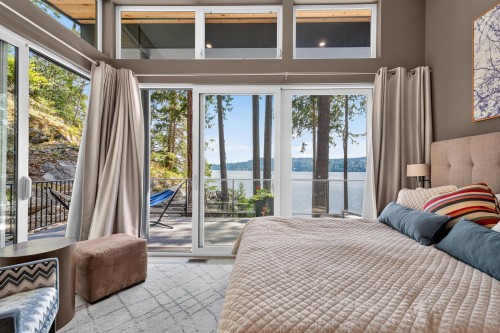 6043 Coracle Drive, Sechelt, BC - Indoor Photo Showing Bedroom