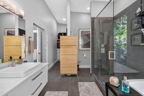 6043 Coracle Drive, Sechelt, BC - Indoor Photo Showing Bathroom